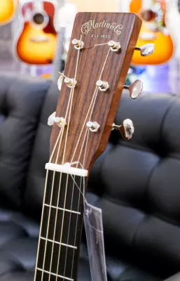 Martin Guitars - 000-18 Spruce Acoustic Guitar 2